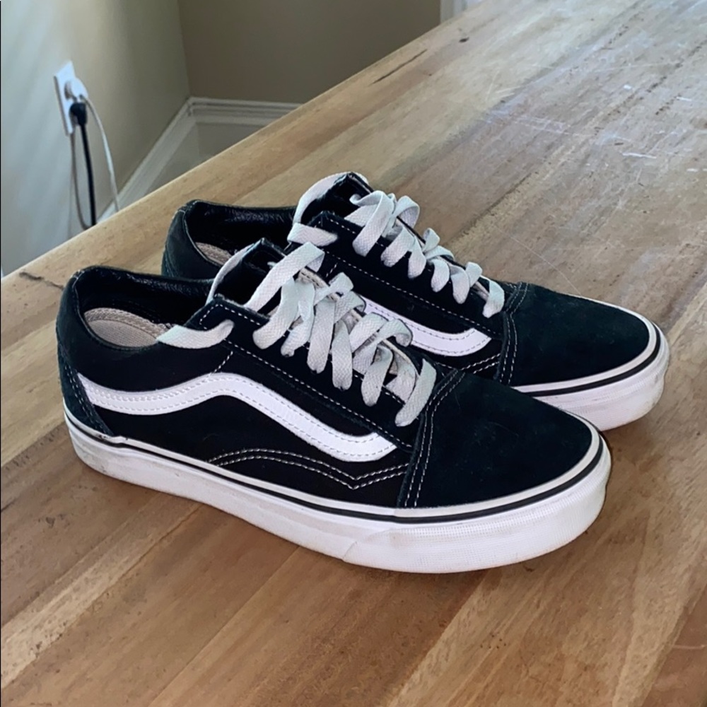 Black LowTop Vans (womens 7 men’s 5.5)